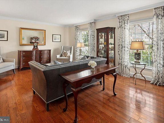4th image of 3718 Carriage House Ct