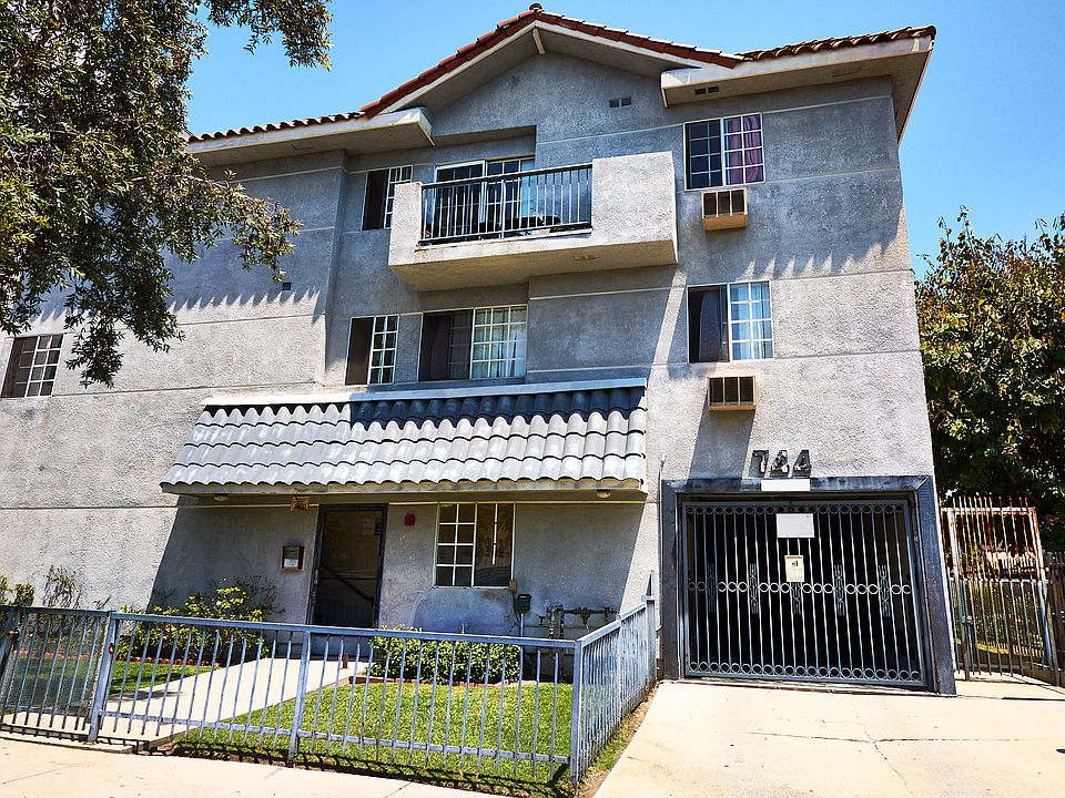1st image of 744 N Manhattan Pl