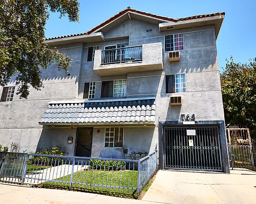 744 N Manhattan Pl Photo 1
