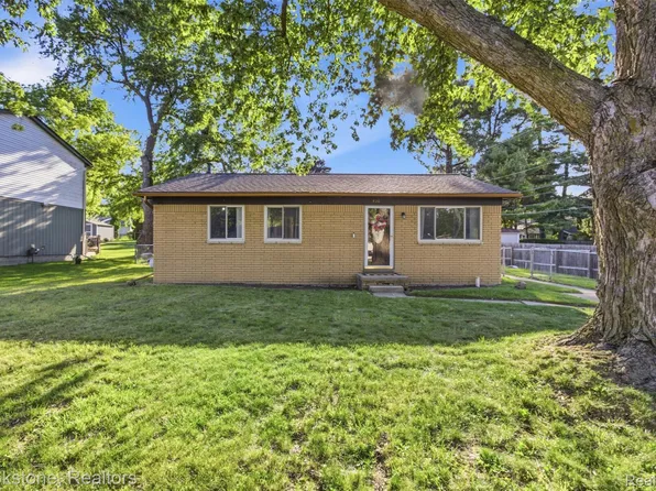 520 May Rd, Rochester Hills, MI 48307