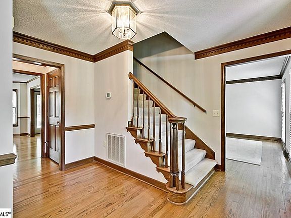 4th image of 1402 Plantation Dr