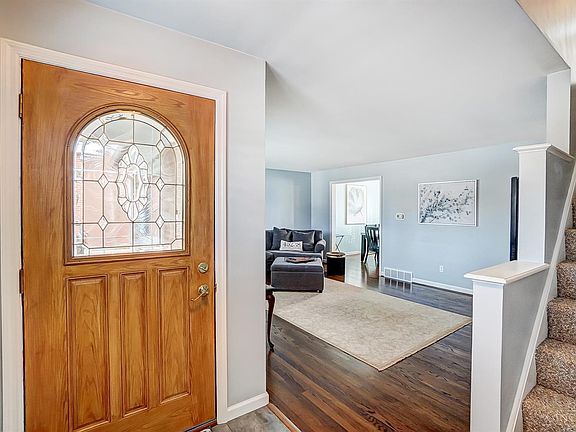 5th image of 568 Covedale Ave