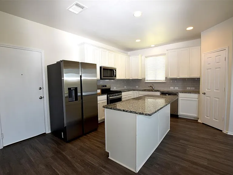 700 Bayberry Cir — Photo 19