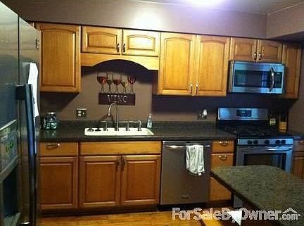 Kitchen
						:
						Updated kitchen with stainless steel applicances with breakfast bar.