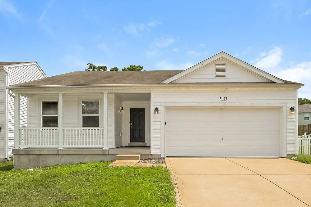 3 bed, 3.0 bath, 1298 sqft, $1,855 — Photo 1