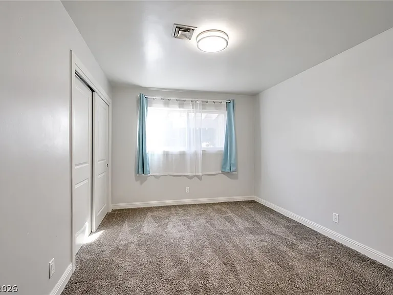 2324 Laurie Dr — Photo 14