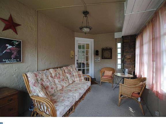 3rd image of 4645 Woodland Ave