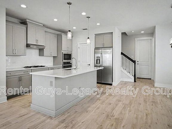5th image of 409 Crestview Dr