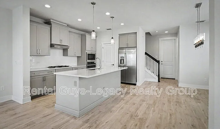 409 Crestview Dr — Photo 5