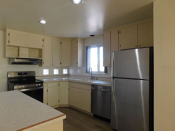 5th image of 941 Walnut Ave #A
