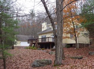 190 Indian Dr, Greentown, PA 18426