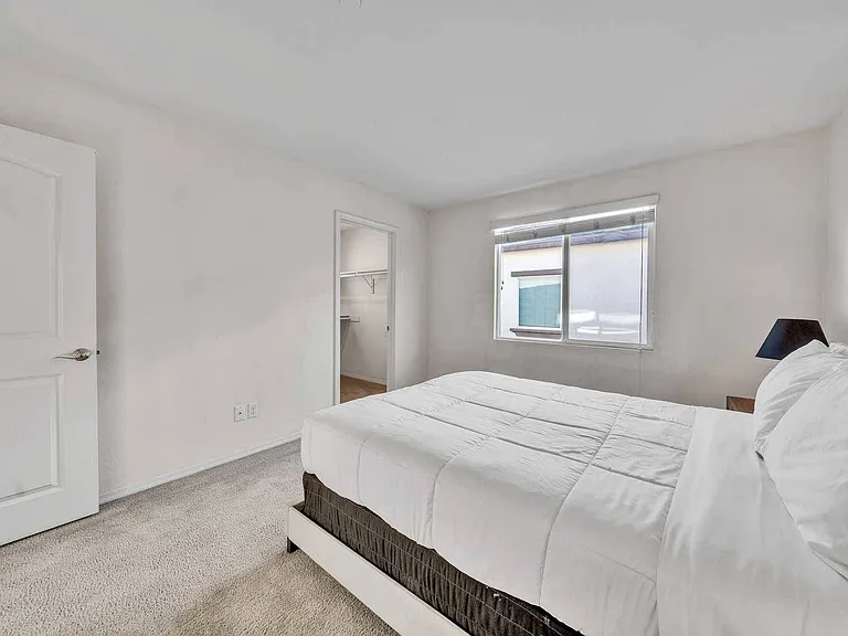 630 W Woodcrest St — Photo 37