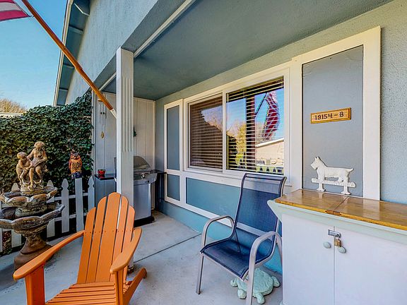 3rd image of 19154 Avenue Of The Oaks Unit B