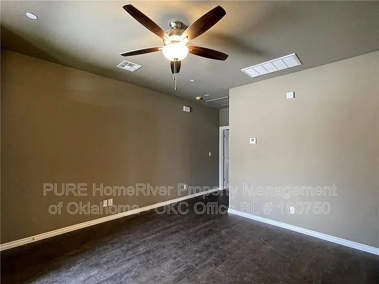 1002 SW 91st St — Photo 2