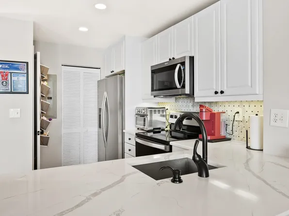 600 Harbor Boulevard image 4 of 28