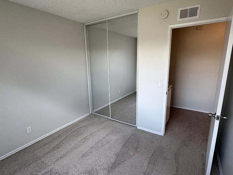 1236 Devonshire Ln — Photo 22