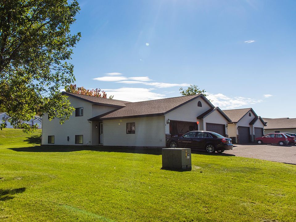 2nd image of 2906 Edgewood Dr APT 3