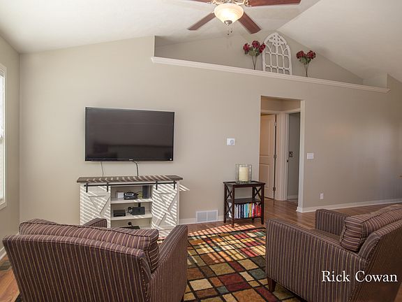 4th image of 3435 Lindsey Ln