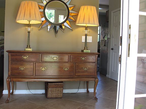 Foyer w/new tile on diagonal