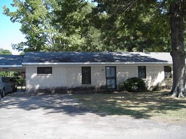 1st image of 20 Bonnie Park Dr