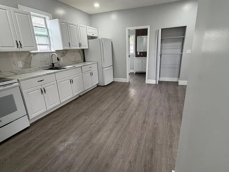 334 Admiral St #2 — Photo 4