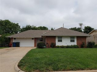 1225 Sunvalley Dr, Midwest City, OK 73110