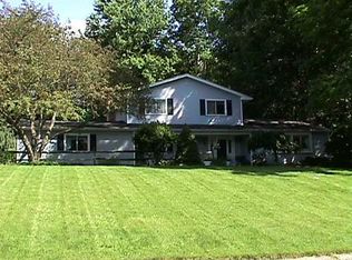 2 Shadowmoor Dr, Fairport, NY 14450