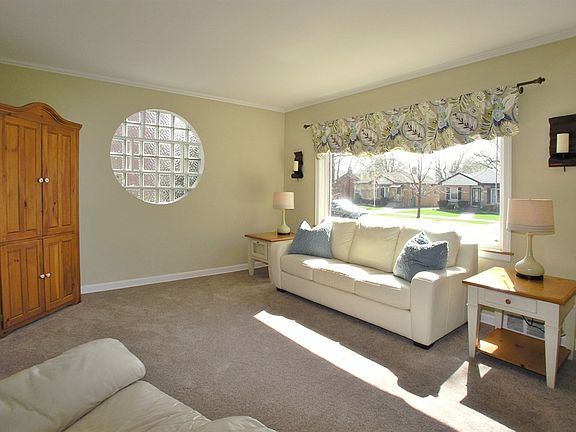 2nd image of 1535 Blanchan Ave