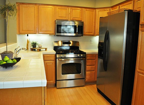 4th image of 340 Meridian Dr