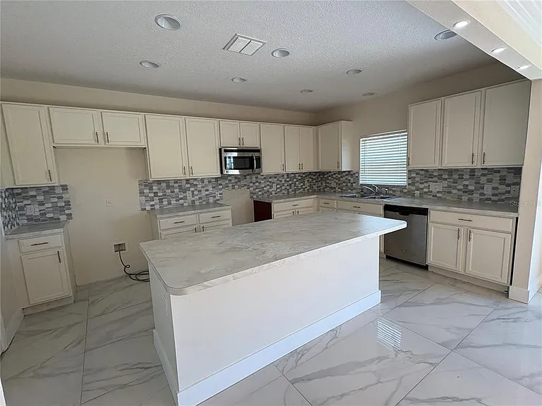2237 Cypress Lake Pl — Photo 6