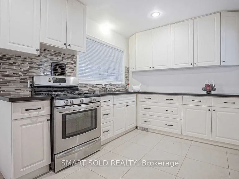 32 East Dr — Photo 3