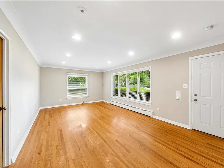 5020 Coyle Ave — Photo 2