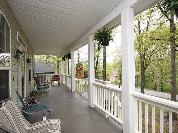 2nd image of 3 Cresswell Ln