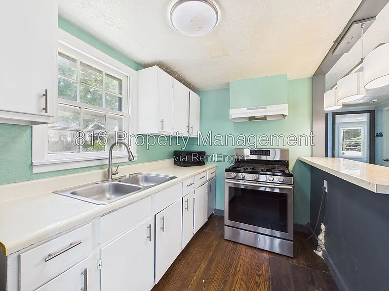 810 S Woodland Ave — Photo 7