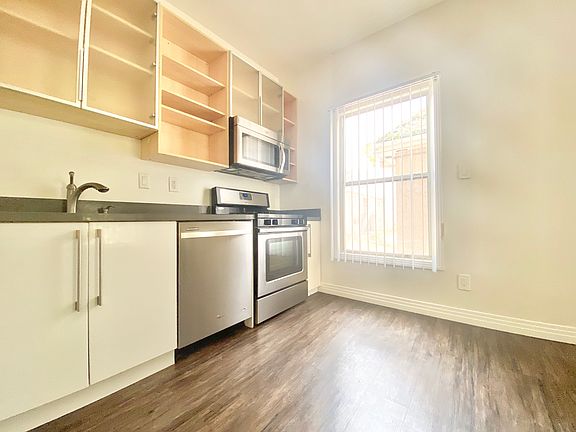 4th image of 824 S Kenmore Ave #23