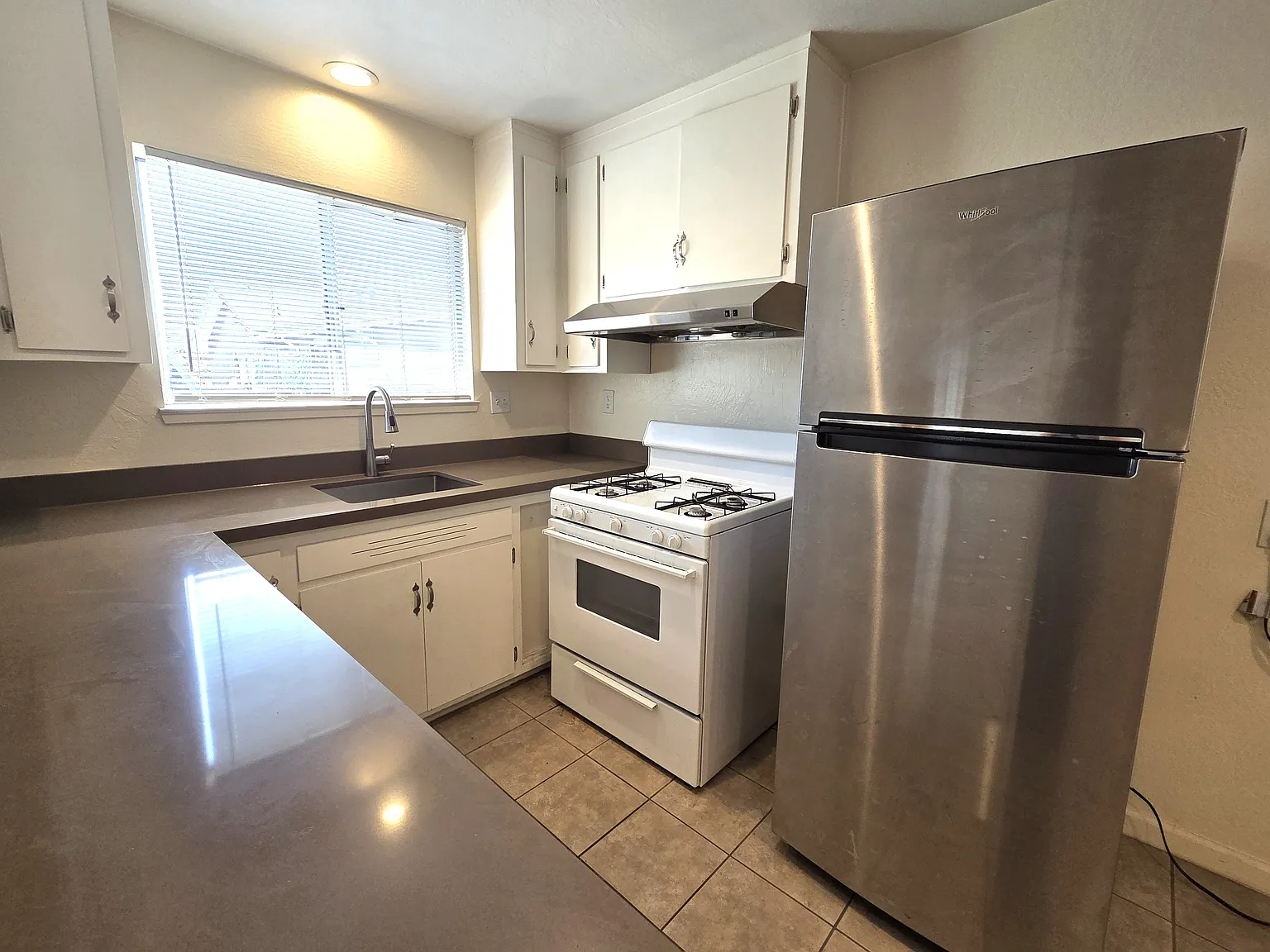 2 bed, 950 sqft, $2,750 — Photo 4