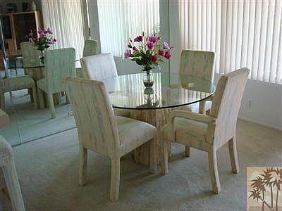 Nice dining area.