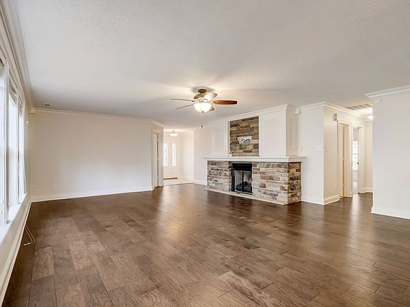 3rd image of 1420 Lavender Dr