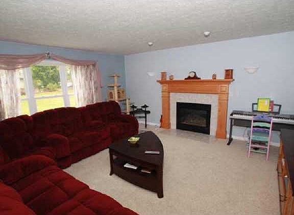 4th image of 10 Terrace Hill Dr