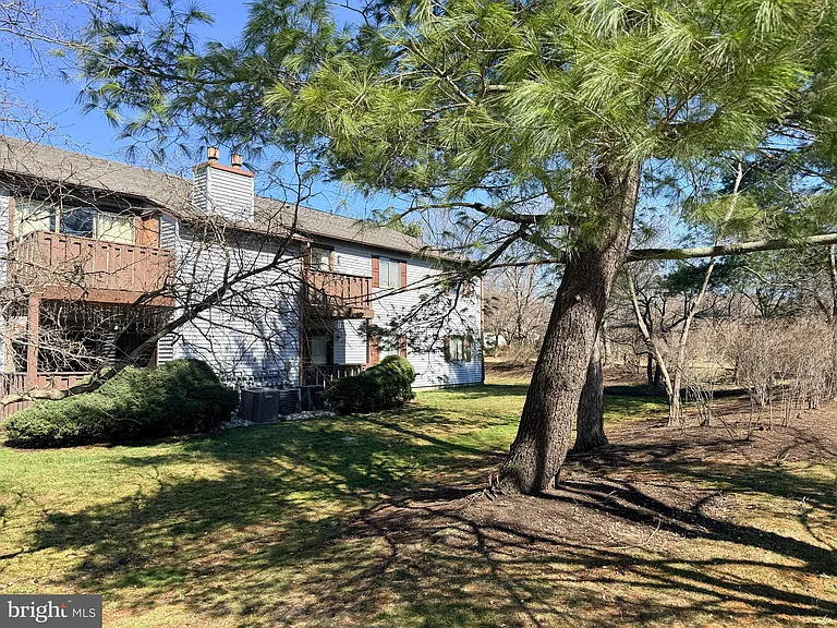 1008 Lindsey Ct — Photo 24