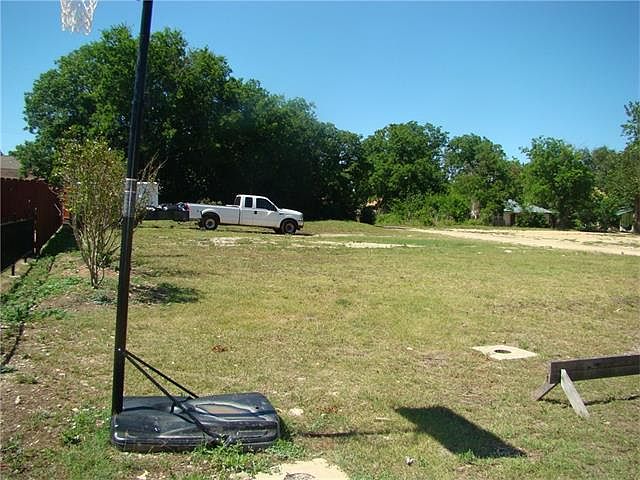 2nd image of 557 E 20th St