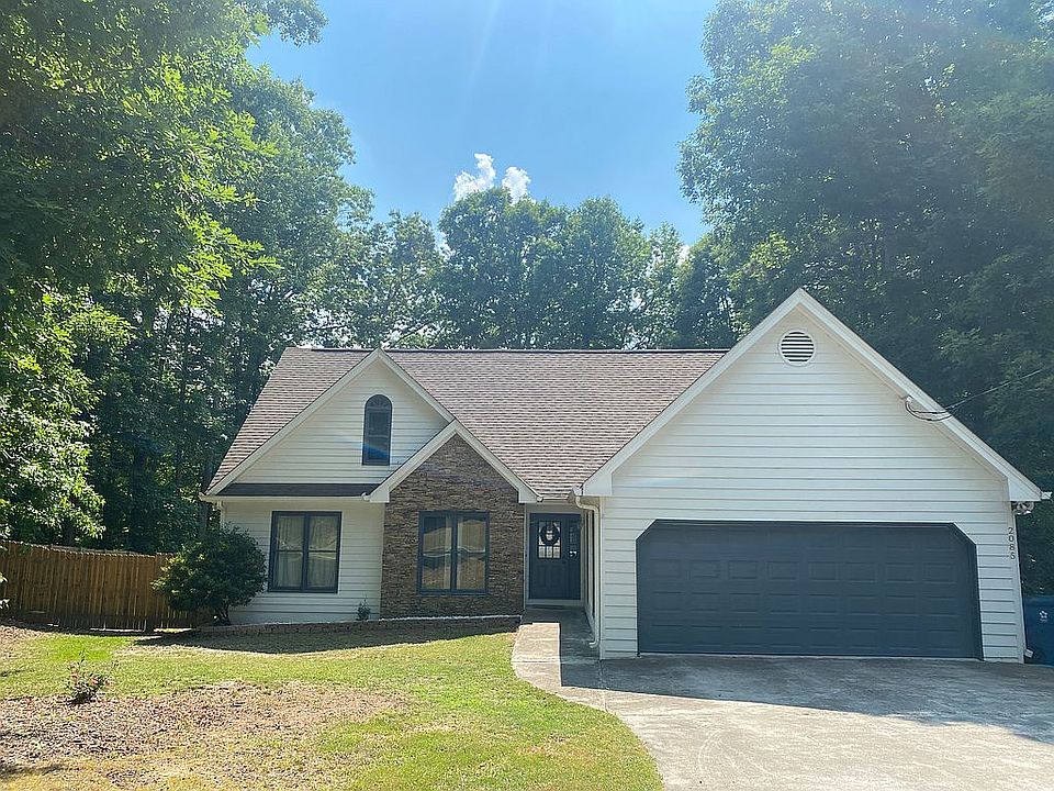 2nd image of 2085 Castle Royale Dr