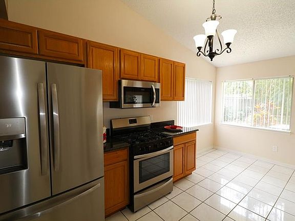 3rd image of 1818 Deanna Dr #1