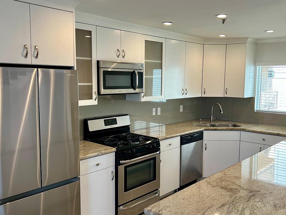 Large Granite Kitchen