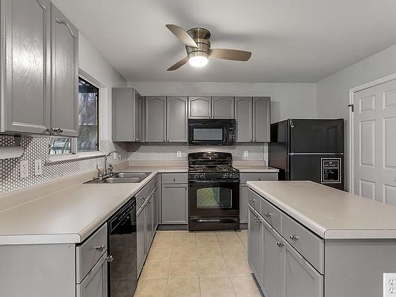 Large modern kitchen/JUST REMODELED with TONS of storage space and cabinetry