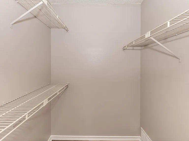 Eagle's Point Apartments — Photo 47