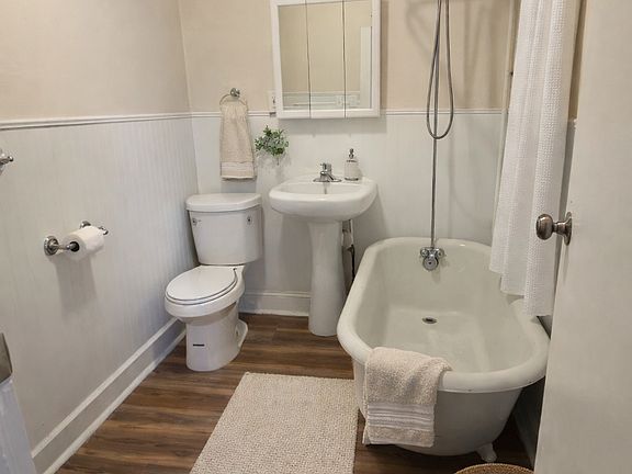 2nd image of 306 Hudson Ave APT 2R
