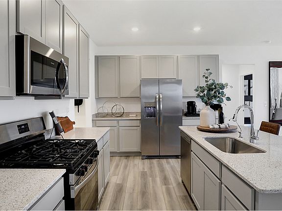 4th image of 3575 Pinnacle Dr