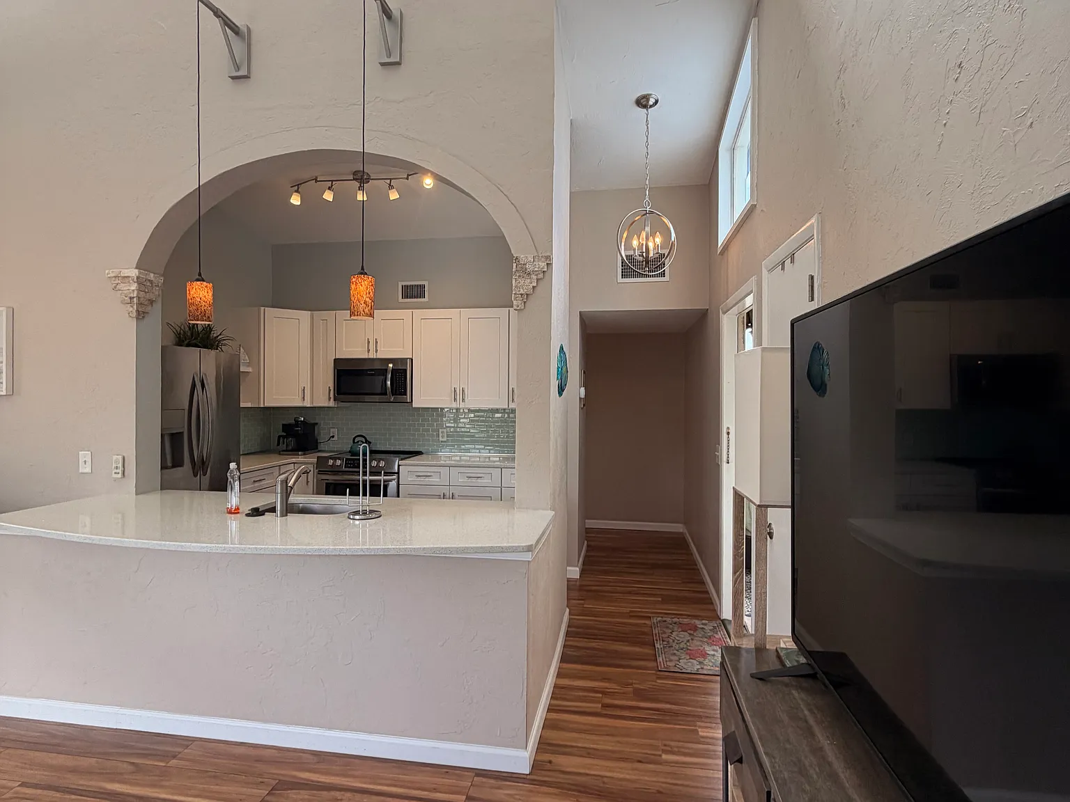 2 bed, 990 sqft, $1,850 — Photo 3