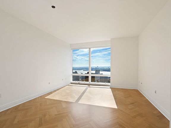 3rd image of 25 Columbus Cir #64F